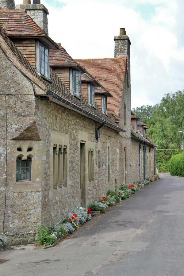 Lympne Castle Cottages Гайт Екстер'єр фото